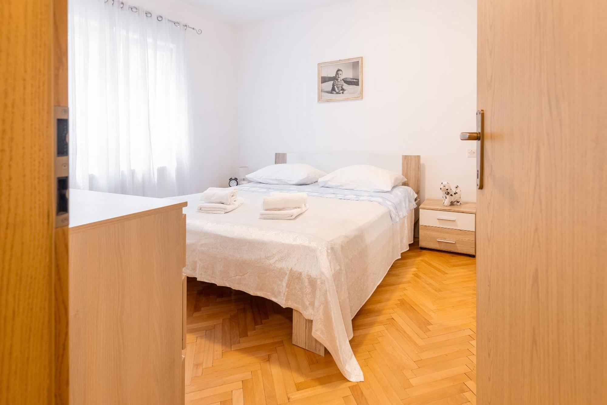 Apartman Nora 奥米什 外观 照片