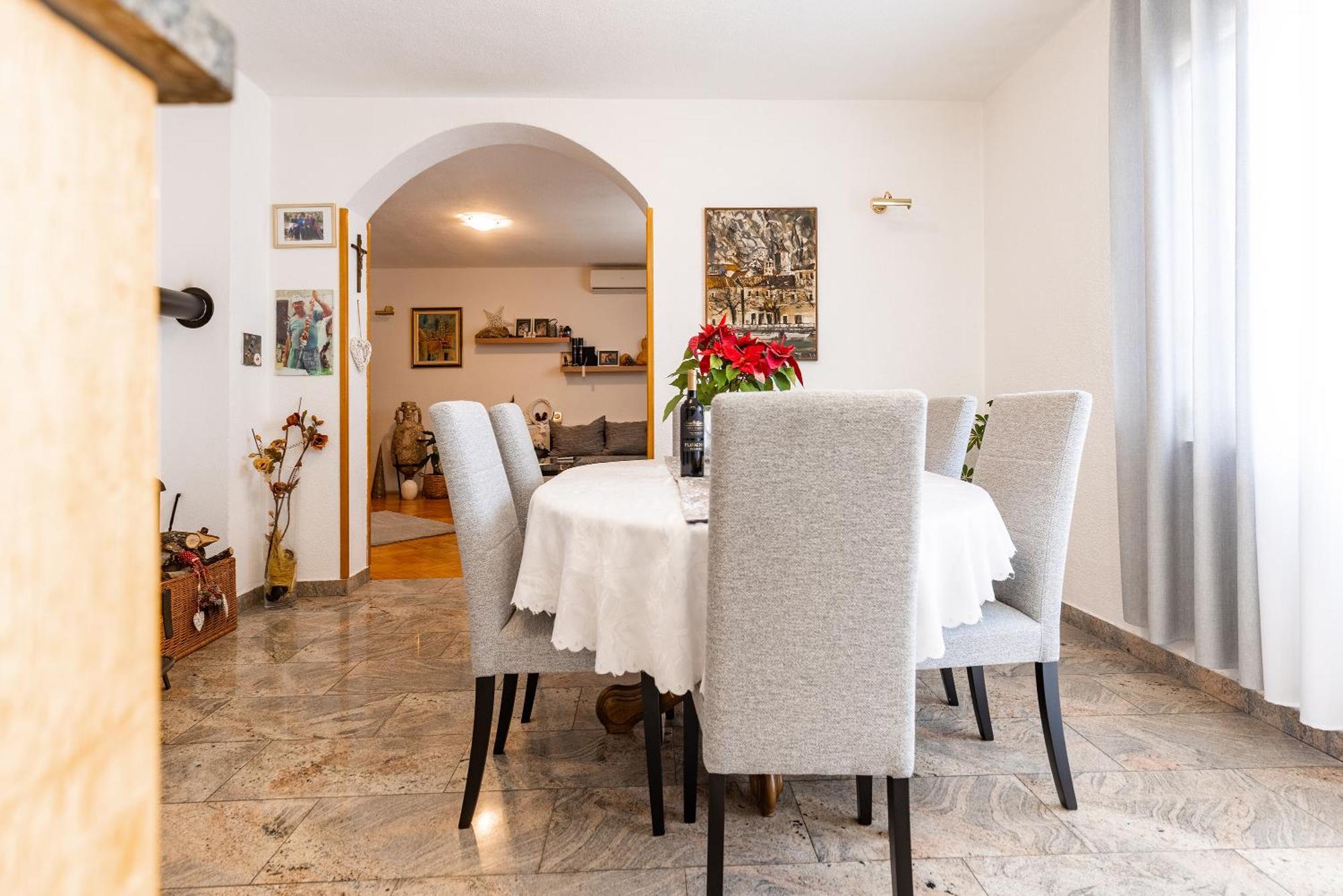 Apartman Nora 奥米什 外观 照片