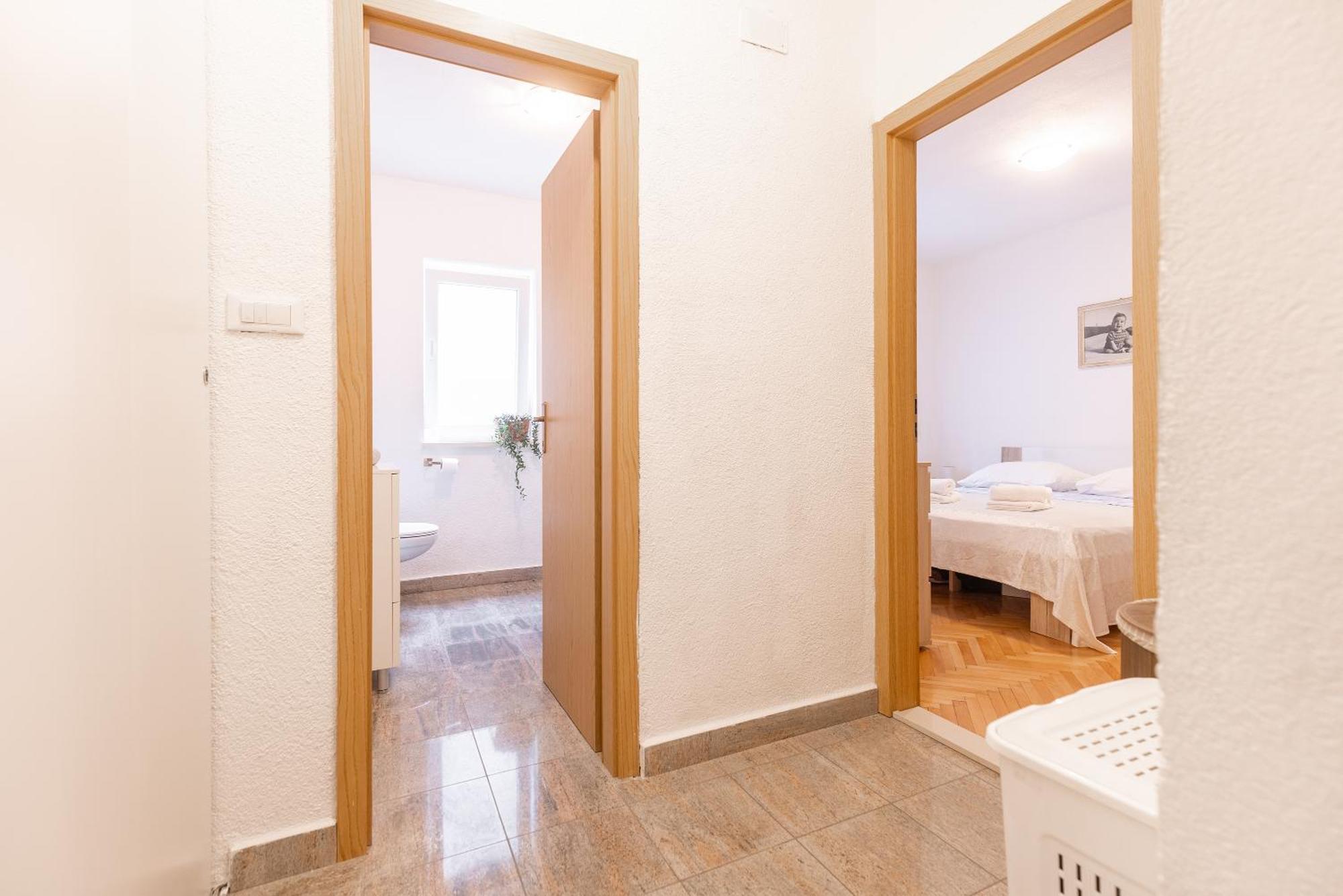 Apartman Nora 奥米什 外观 照片