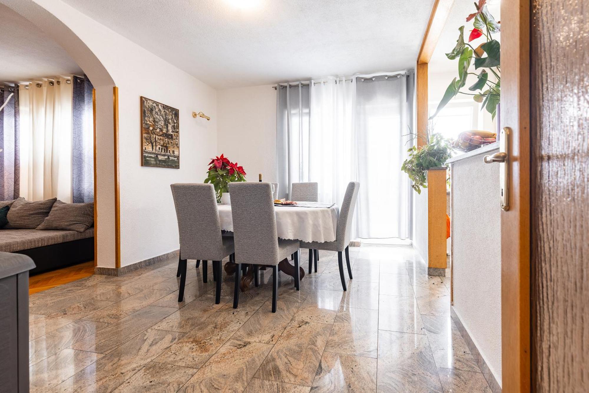 Apartman Nora 奥米什 外观 照片