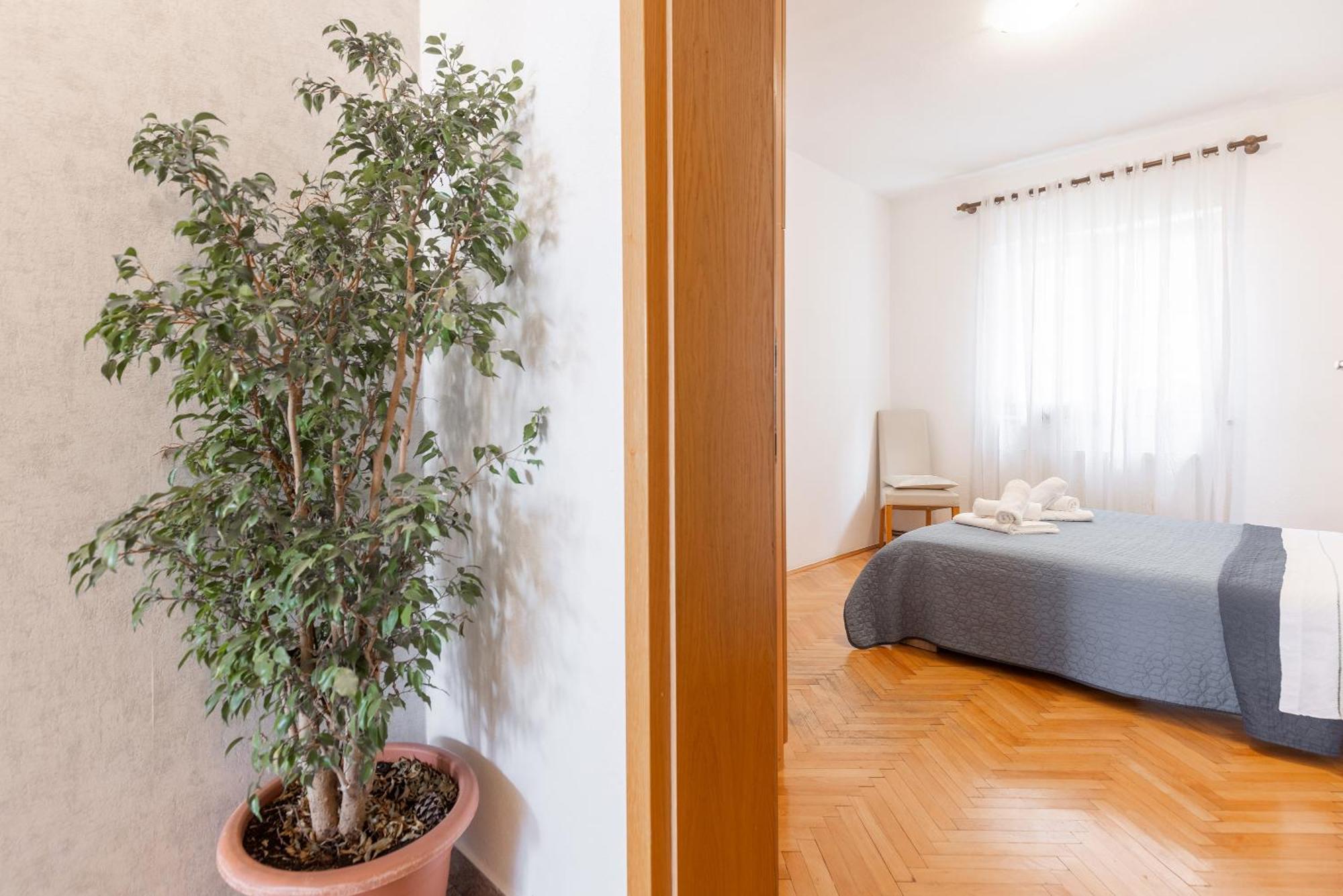 Apartman Nora 奥米什 外观 照片