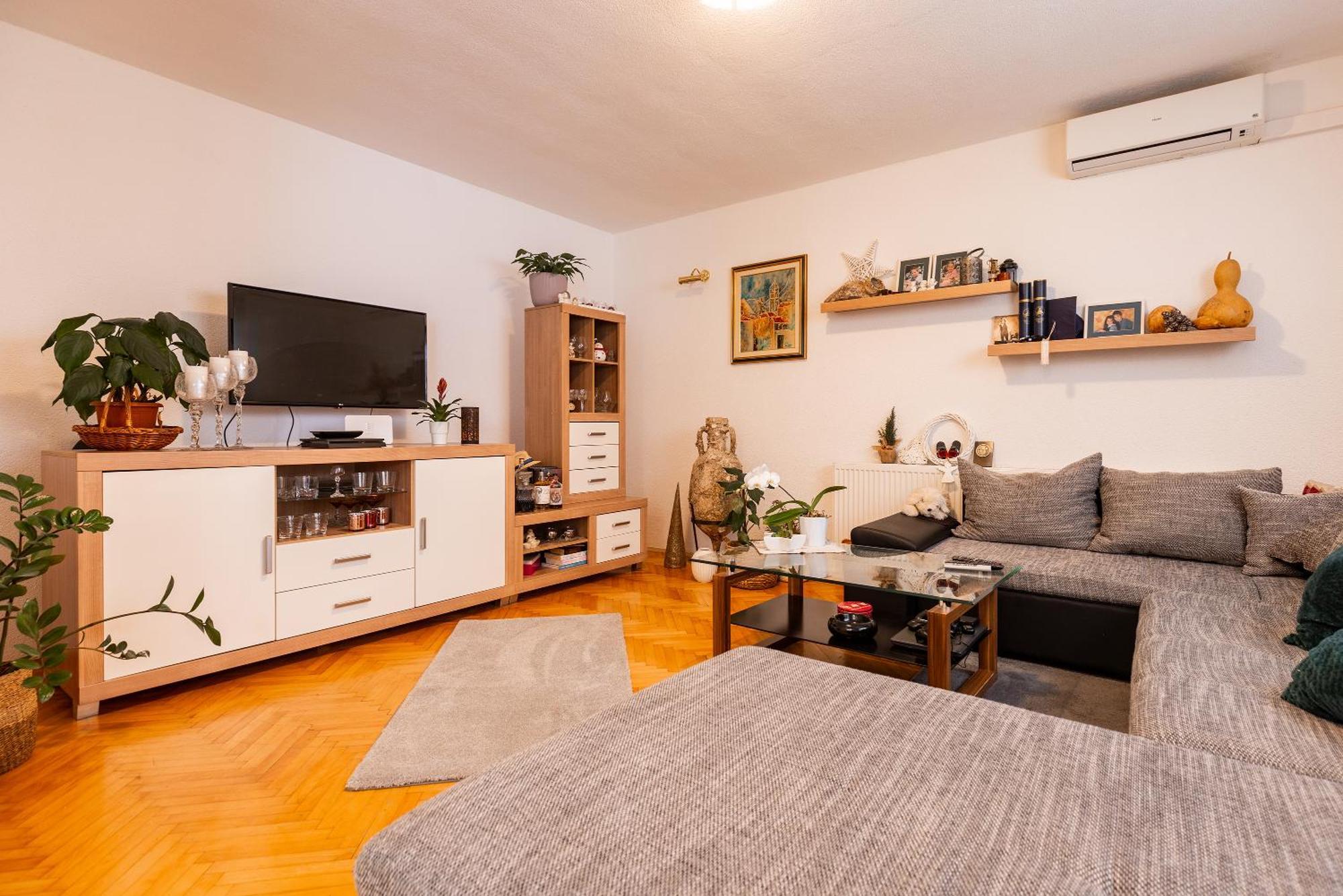 Apartman Nora 奥米什 外观 照片