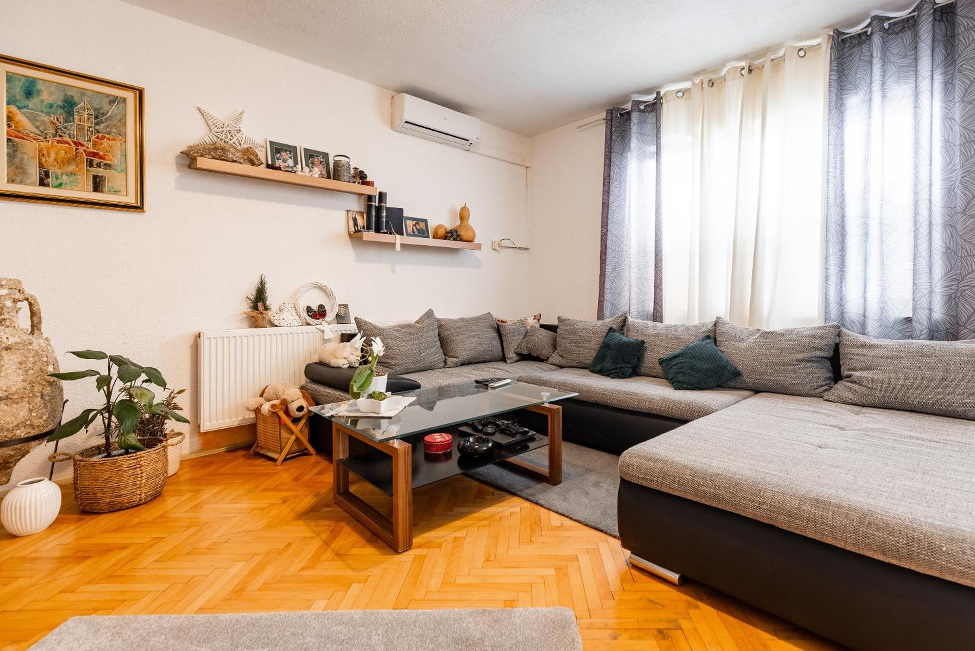 Apartman Nora 奥米什 外观 照片